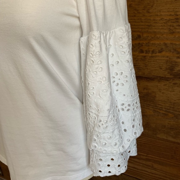 American Eagle White T w/Eyelet Sleeves - Picture 4 of 7